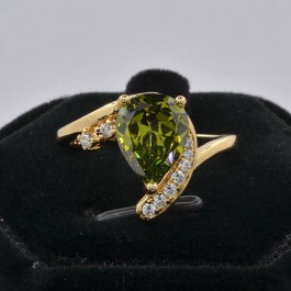 Прелестное позолоченное кольцо с фианитами 10-1150-зеленый