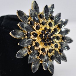 Прекрасная брошь с черными и серыми фианитами от XP КК 600-22