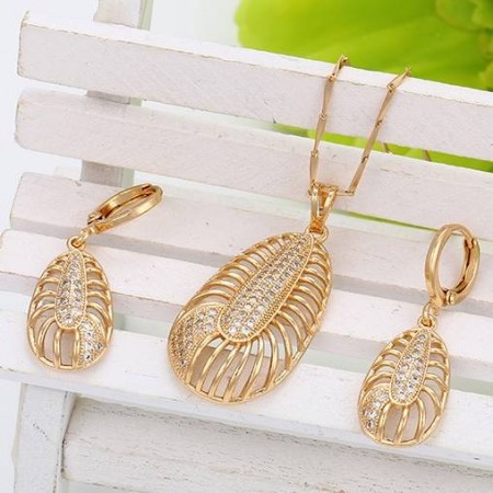 Прекрасный позолоченный комплект с фианитами 63267 фото | Brulik