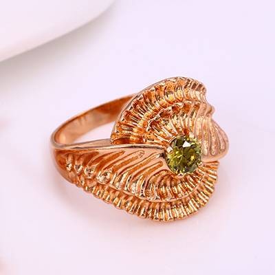 Шикарное позолоченное кольцо 12211 - зеленый фото | Brulik