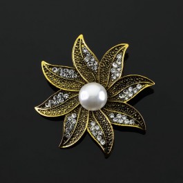 Брошь Цветок с жемчужиной 0093