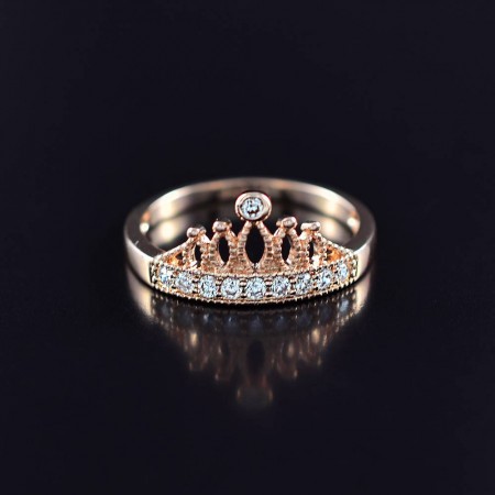 Королевское кольцо с фианитами в позолоте 10-1926  фото | Brulik