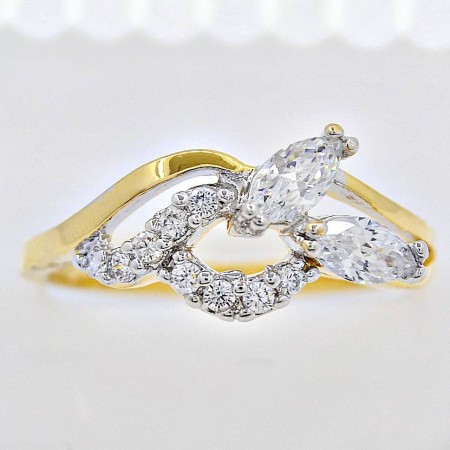 Чарующее кольцо в позолоте 13014-белый фото | Brulik