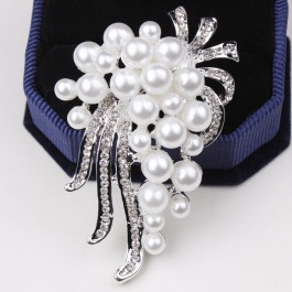 Прекрасная брошь с жемчугом 1328