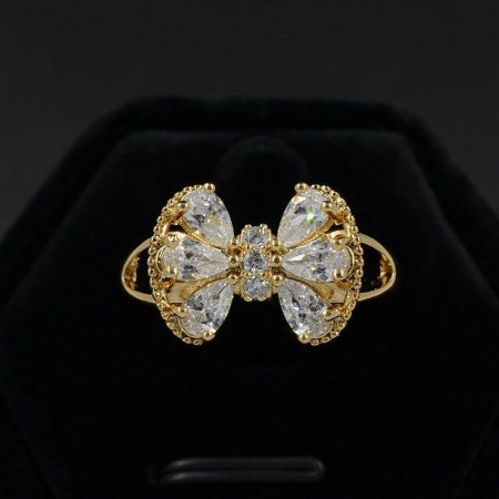 Стильное позолоченное кольцо  с фианитами 10-1133-белый фото | Brulik