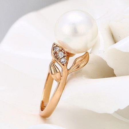 Позолоченное кольцо с жемчужиной и фианитами оптом 12994  фото | Brulik