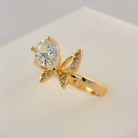 Прекрасное кольцо с фианитами в позолоте 10-1903 фото | Brulik