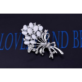 Прекрасная брошь 8298