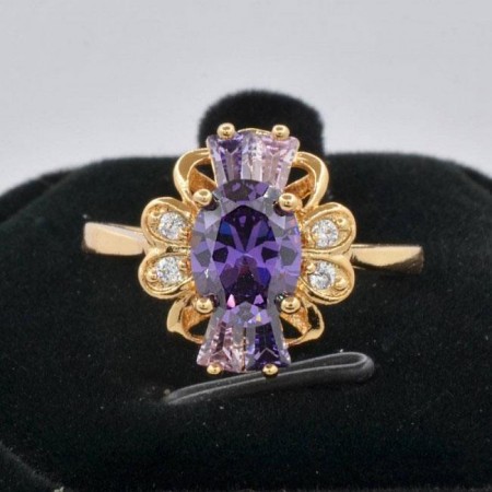 Стильное позолоченное кольцо с фианитами 10-1119-фиолетовый фото | Brulik