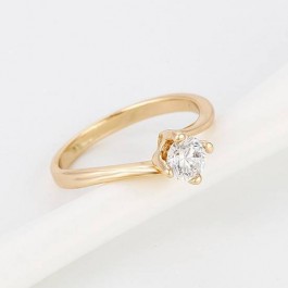 Изящное ювелирное кольцо с фианитами 13995