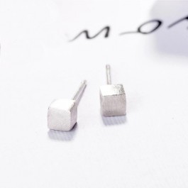 Серьги-гвоздики серебрянные W-114