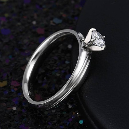 Кольцо с белым фианитом Xuping 13997 фото | Brulik