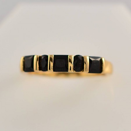 Исключительное кольцо с фианитами в позолоте 10-1922-черный фото | Brulik