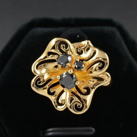 Великолепное кольцо с фианитами в позолоте 11500- черный  фото | Brulik