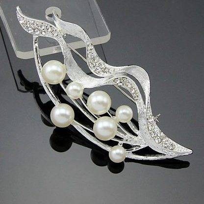 Бесподобная брошь с фианитами и жемчугом оптом RE-5278 фото | Brulik