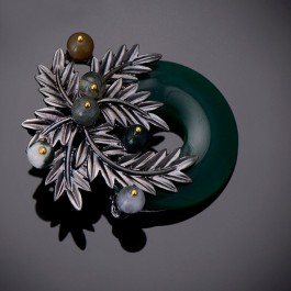 Стильная брошь-8421