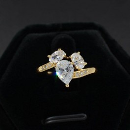 Позолоченное  кольцо с фианитами 10-1111-белый